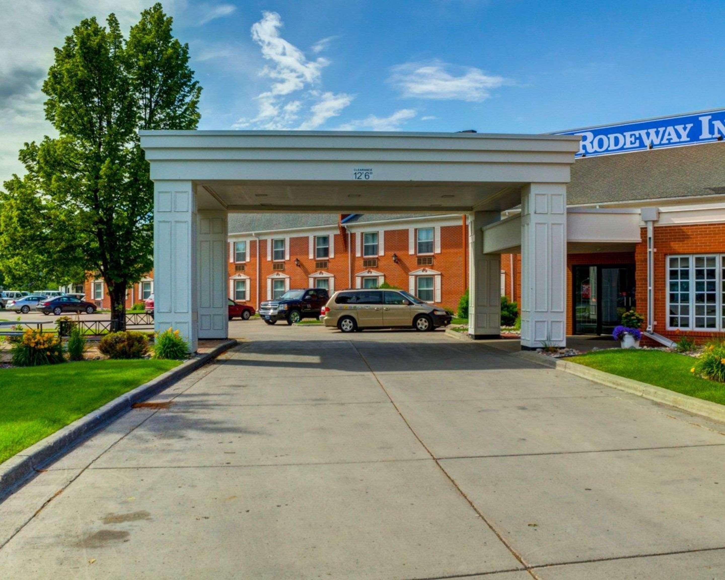 Rodeway Inn Columbia Mall Loop Гранд-Форкс Экстерьер фото